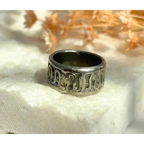 Vintage Silver Toned Wavy Band Style Unisex Ring - Size 5.5 - Picture 5 of 7